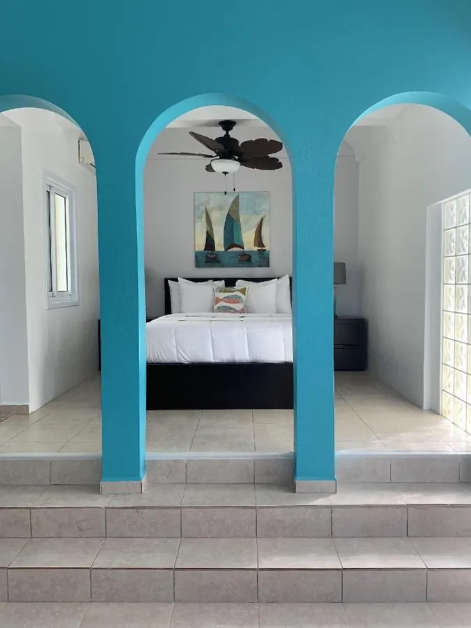 Ξενοδοχείο με διαμερίσματα Flamboyan On The Bay Resort & Villas Canaan